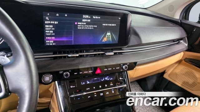Kia Carnival 2023 — ფოტო 16/20