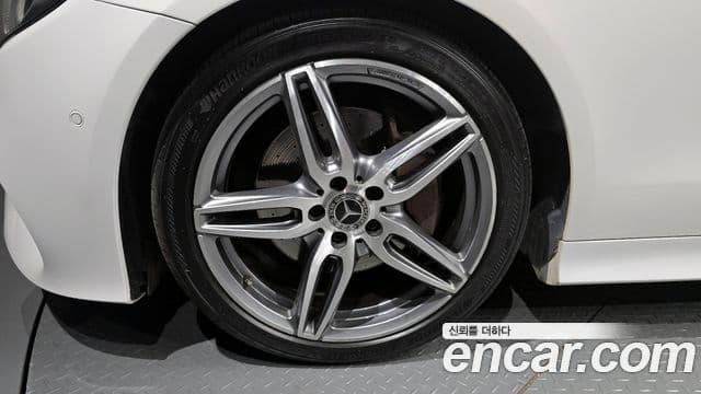 Mercedes-Benz E-Class 2018 — ფოტო 20/20