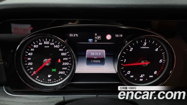 Mercedes-Benz E-Class 2018 — ფოტო 7/20