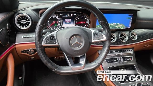 Mercedes-Benz E-Class 2018 — ფოტო 19/20