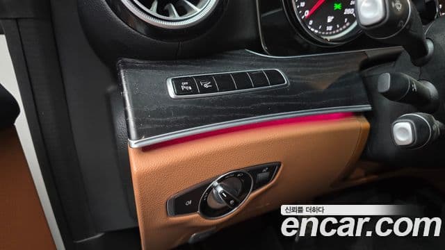 Mercedes-Benz E-Class 2018 — ფოტო 3/20