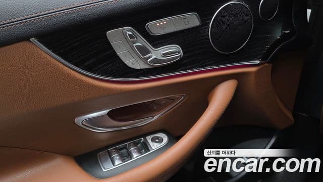Mercedes-Benz E-Class 2018 — ფოტო 17/20