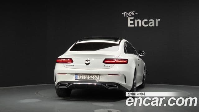 Mercedes-Benz E-Class 2022 — ფოტო 4/20