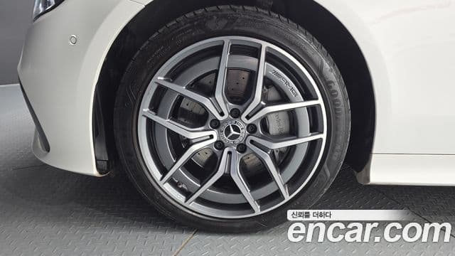 Mercedes-Benz E-Class 2022 — ფოტო 5/20