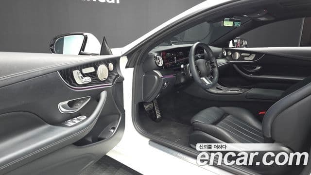 Mercedes-Benz E-Class 2022 — ფოტო 11/20