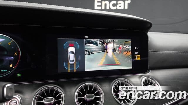 Mercedes-Benz E-Class 2022 — ფოტო 15/20