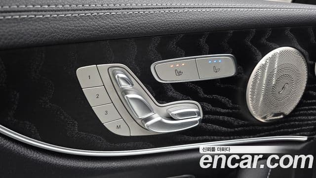 Mercedes-Benz E-Class 2022 — ფოტო 18/20