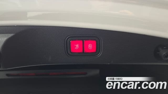 Mercedes-Benz E-Class 2022 — ფოტო 19/20
