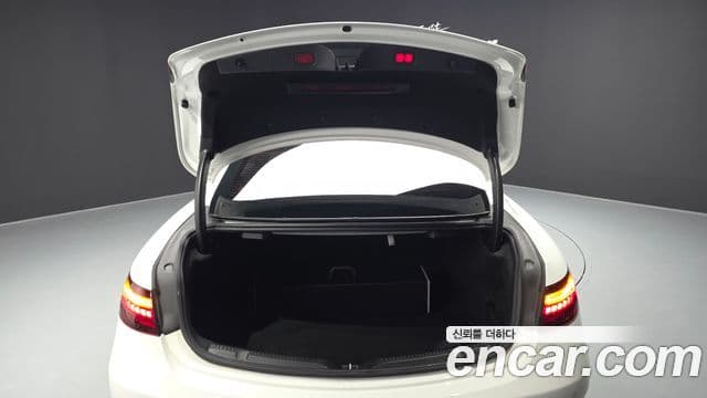 Mercedes-Benz E-Class 2022 — ფოტო 20/20