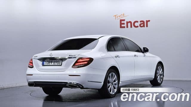 Mercedes-Benz E-Class 2018 — ფოტო 2/20