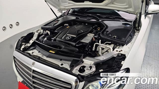 Mercedes-Benz E-Class 2018 — ფოტო 6/20