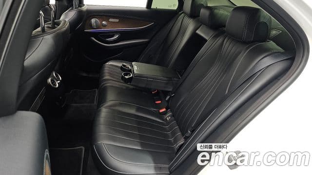 Mercedes-Benz E-Class 2018 — ფოტო 11/20