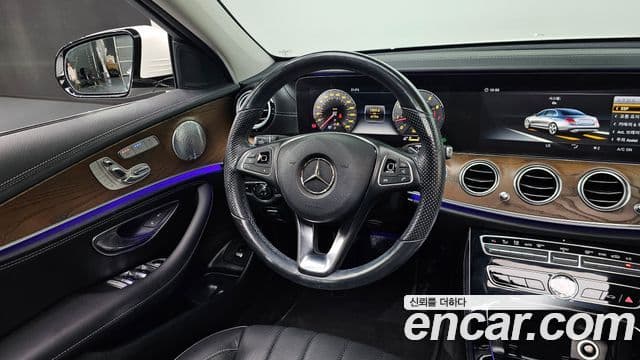 Mercedes-Benz E-Class 2018 — ფოტო 13/20