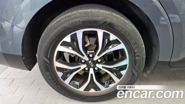 Kia Carnival 2021 — Şəkil 26/34