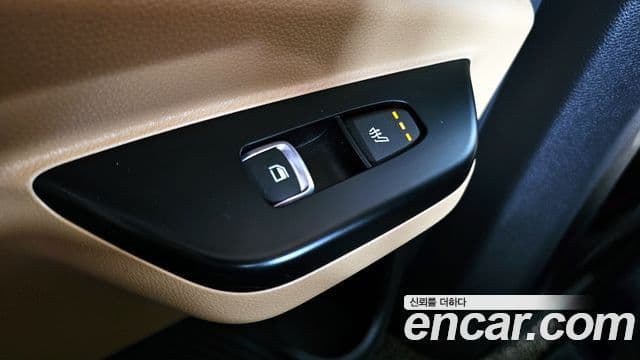 Kia Carnival 2021 — Şəkil 28/34