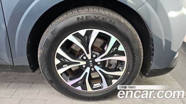 Kia Carnival 2021 — Şəkil 33/34