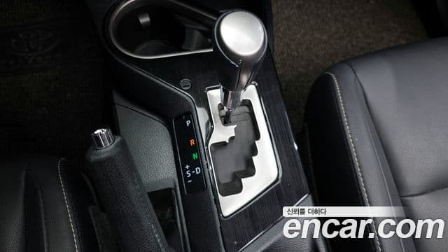 Toyota RAV4 2018 — Şəkil 34/35