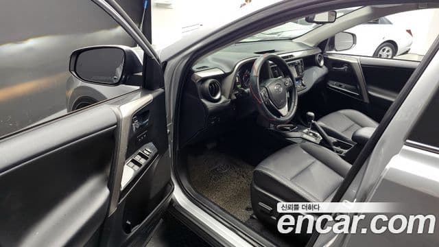 Toyota RAV4 2018 — Şəkil 20/35
