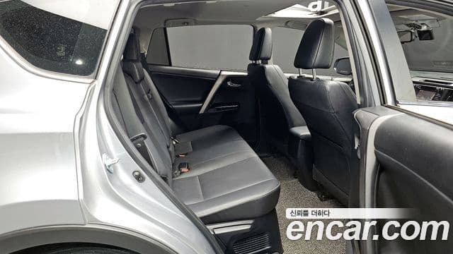 Toyota RAV4 2018 — Şəkil 3/35