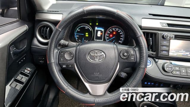 Toyota RAV4 2018 — Şəkil 33/35