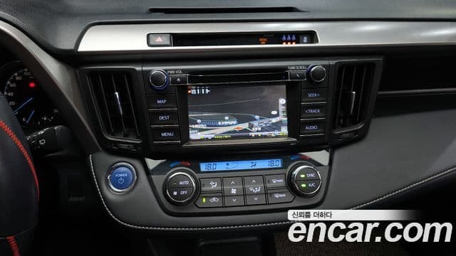 Toyota RAV4 2018 — Şəkil 30/35