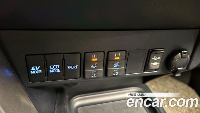 Toyota RAV4 2018 — Şəkil 12/35