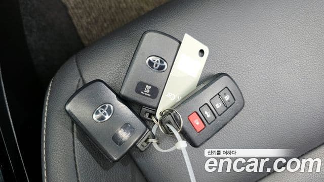Toyota RAV4 2018 — Şəkil 19/35