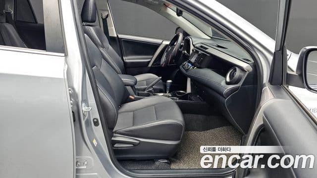 Toyota RAV4 2018 — Şəkil 18/35