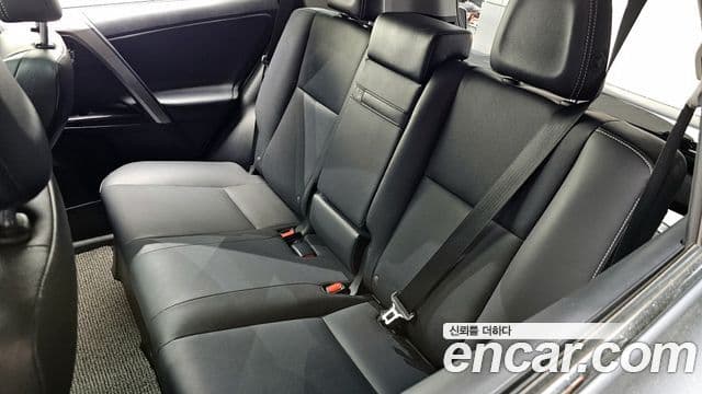 Toyota RAV4 2018 — Şəkil 8/35
