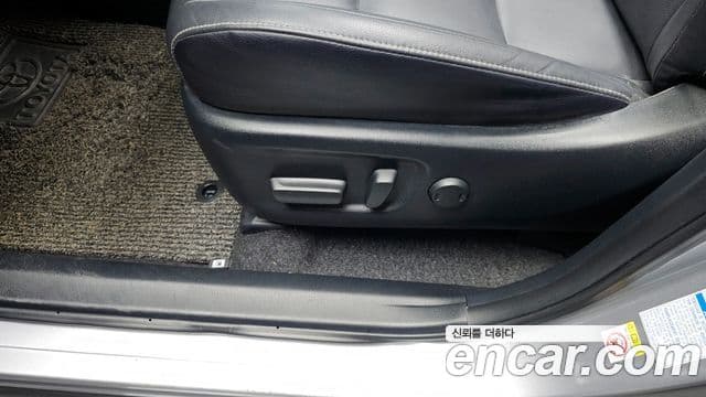 Toyota RAV4 2018 — Şəkil 17/35