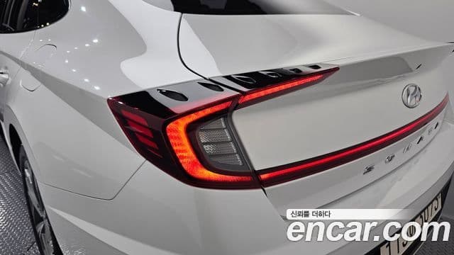 Hyundai Sonata Hybrid 2022 — Şəkil 28/31