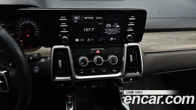 Kia Sorento 2021 — ფოტო 13/20