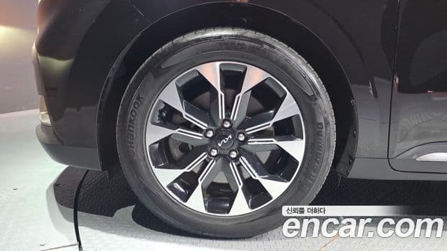 Kia Carnival 2022 — ფოტო 4/20