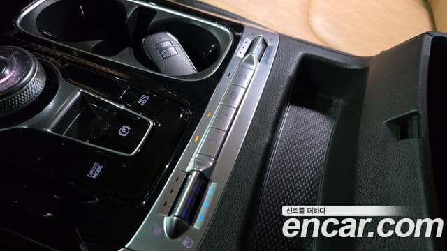 Kia Carnival 2022 — ფოტო 18/20