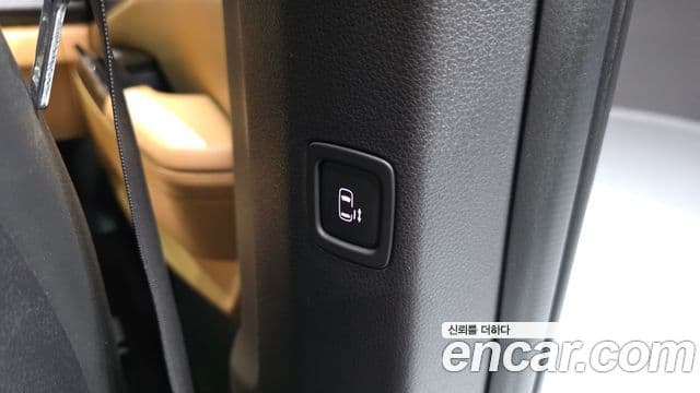 Kia Carnival 2022 — ფოტო 19/20