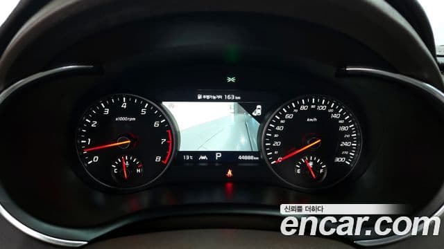 Kia Stinger 2022 — ფოტო 8/20