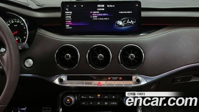 Kia Stinger 2022 — ფოტო 18/20
