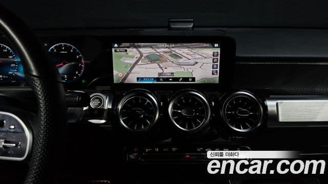 Mercedes-Benz GLB-Class 2022 — ფოტო 15/20