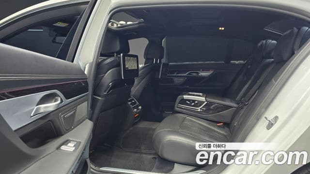 BMW 7 Series 2018 — Şəkil 15/20