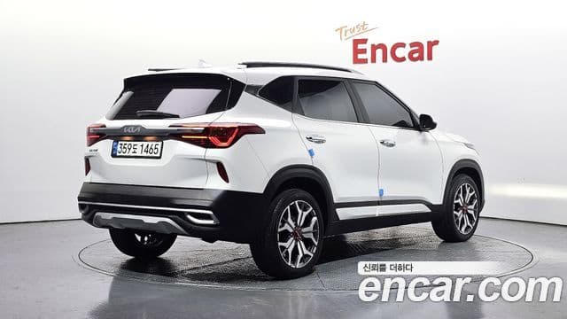Kia Seltos 2022 — ფოტო 2/20