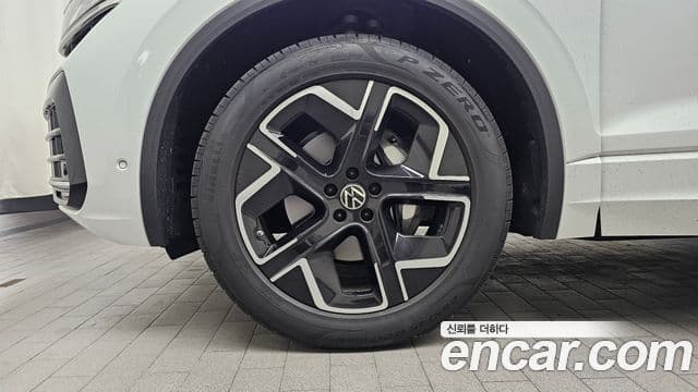 Volkswagen Touareg 2025 — ფოტო 5/20