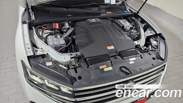 Volkswagen Touareg 2025 — ფოტო 6/20