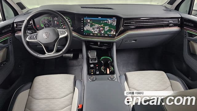 Volkswagen Touareg 2025 — ფოტო 7/20
