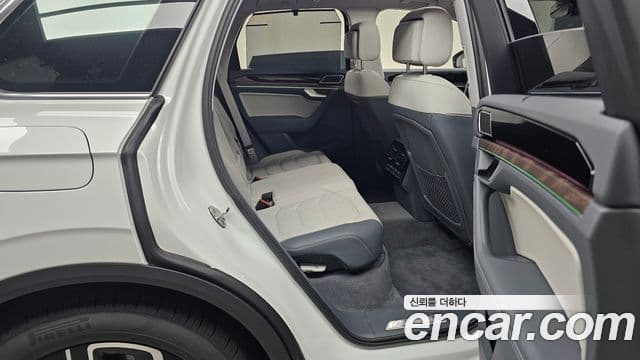 Volkswagen Touareg 2025 — ფოტო 11/20