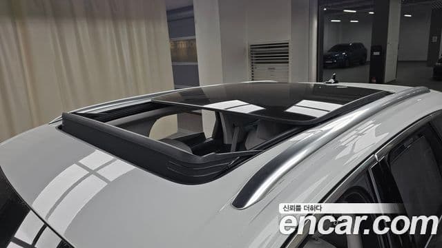 Volkswagen Touareg 2025 — ფოტო 19/20