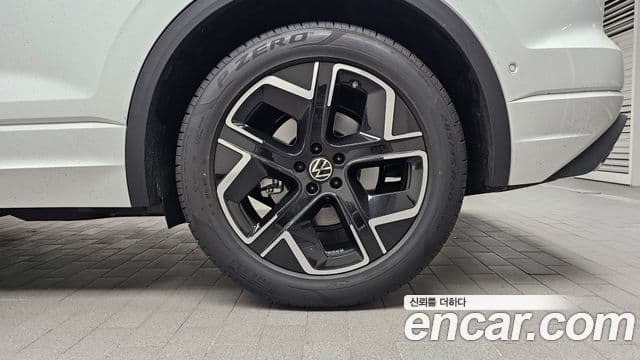 Volkswagen Touareg 2025 — Photo 8/23