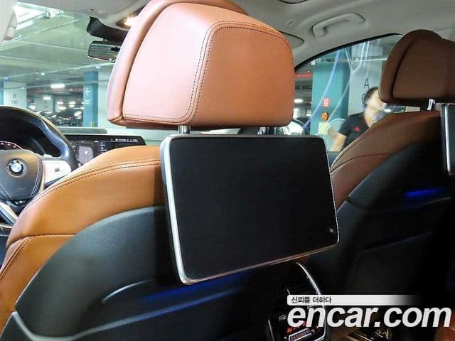 BMW X7 2021 — ფოტო 13/20