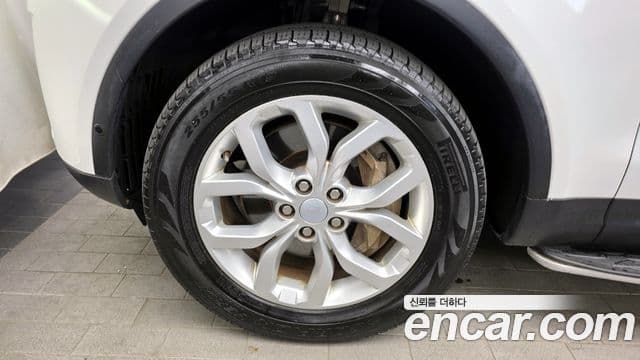 Land Rover Discovery 5 2019 — ფოტო 4/20