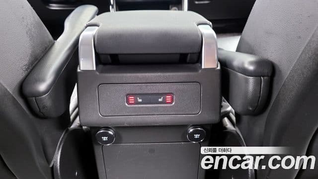 Land Rover Discovery 5 2019 — ფოტო 18/20