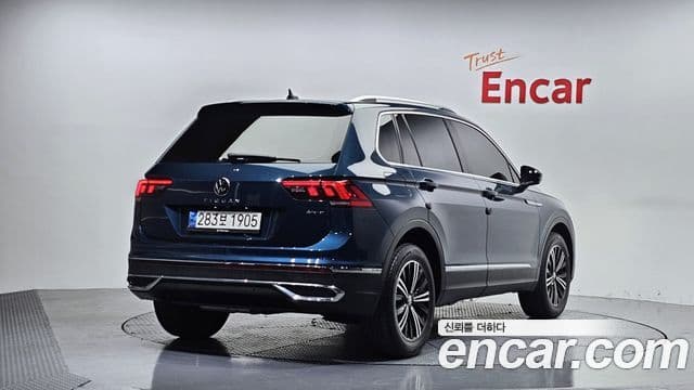 Volkswagen Tiguan 2021 — Фото 2/20